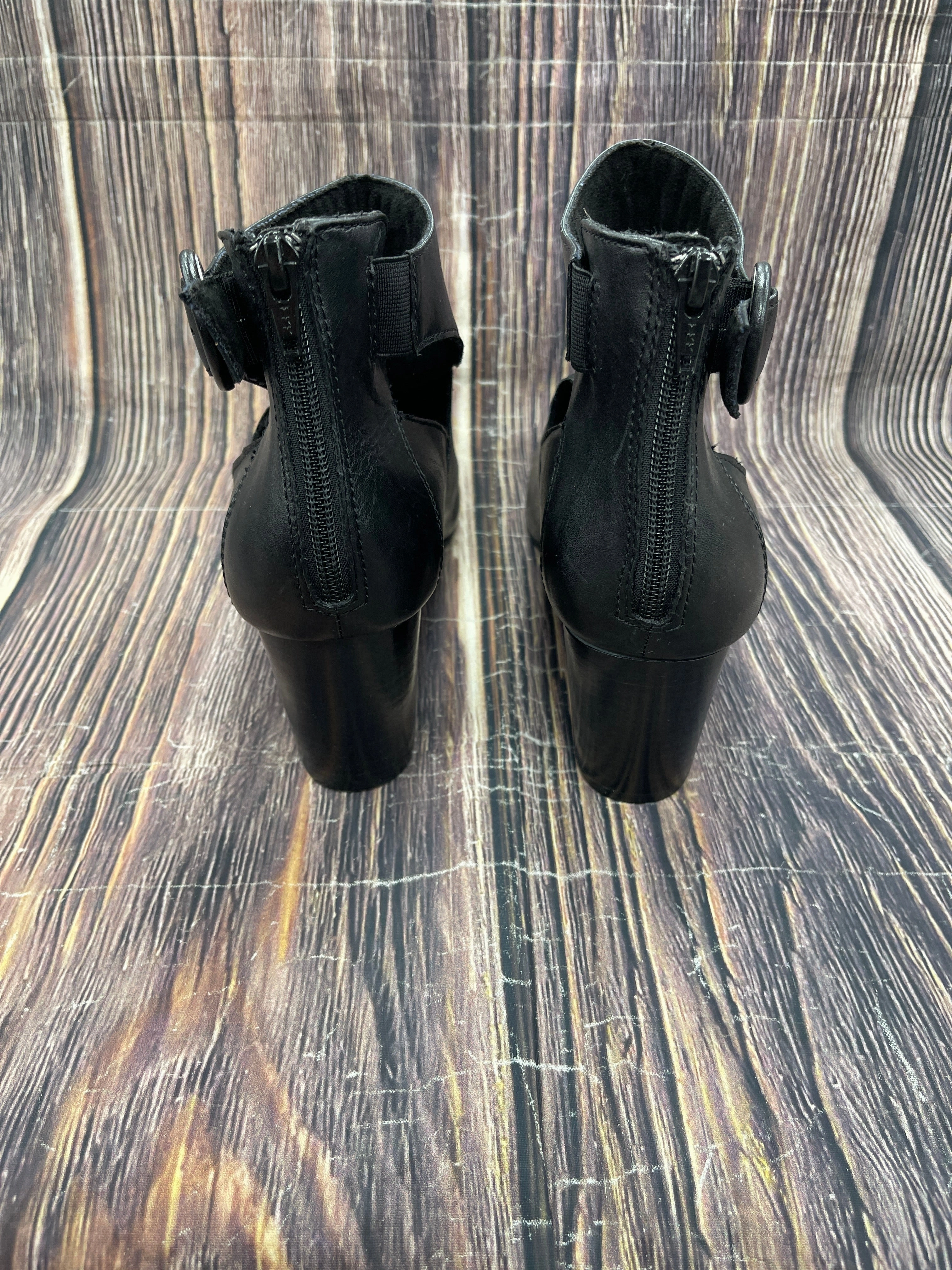 Boots Ankle Heels By Earth In Black, Size: 10