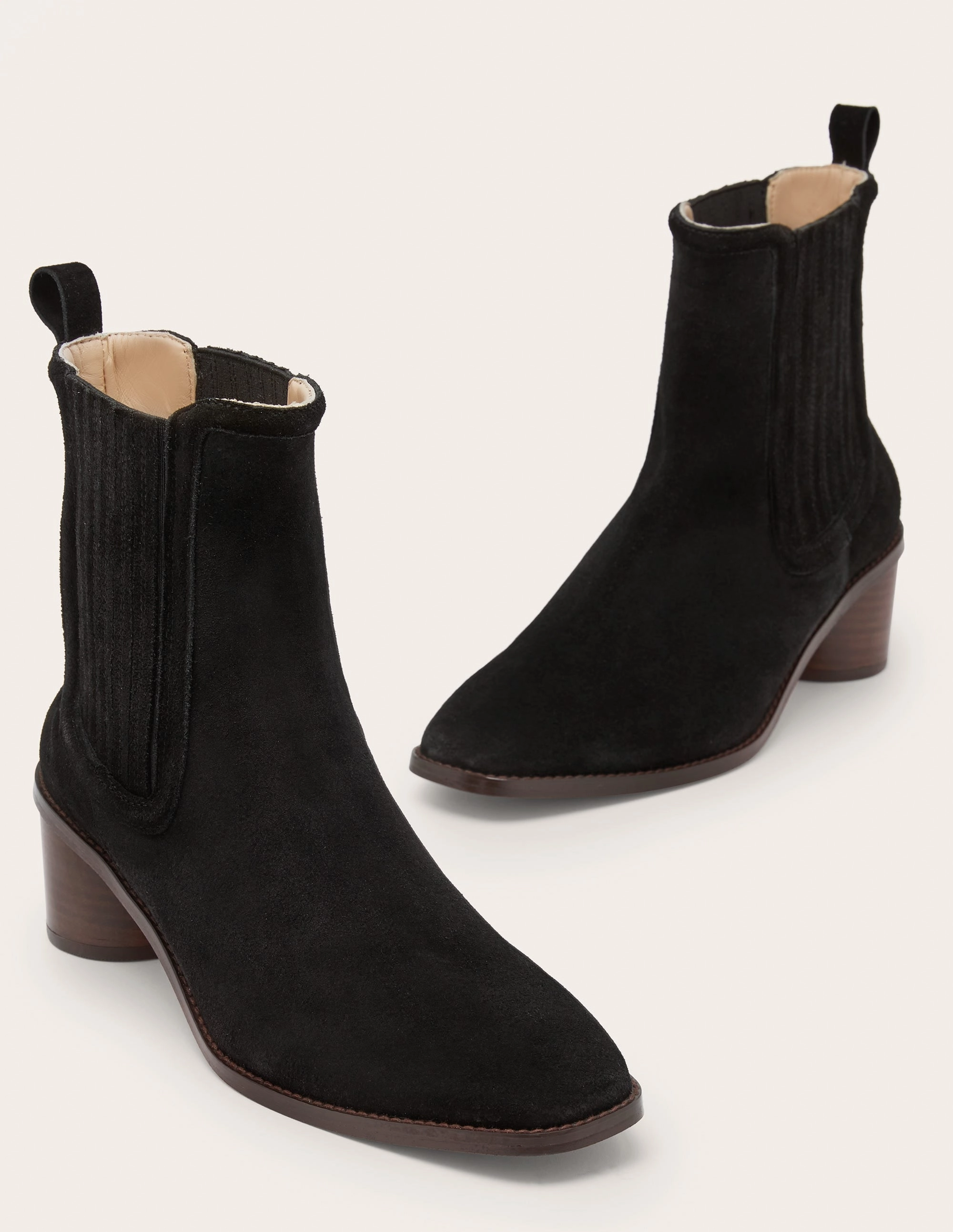 Round Heel Suede Chelsea Boots-Black