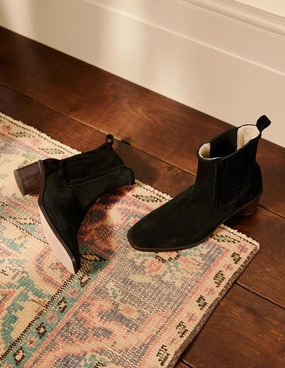Round Heel Suede Chelsea Boots-Black