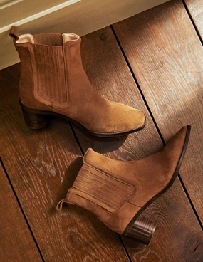 Round Heel Suede Chelsea Boots-Tobacco